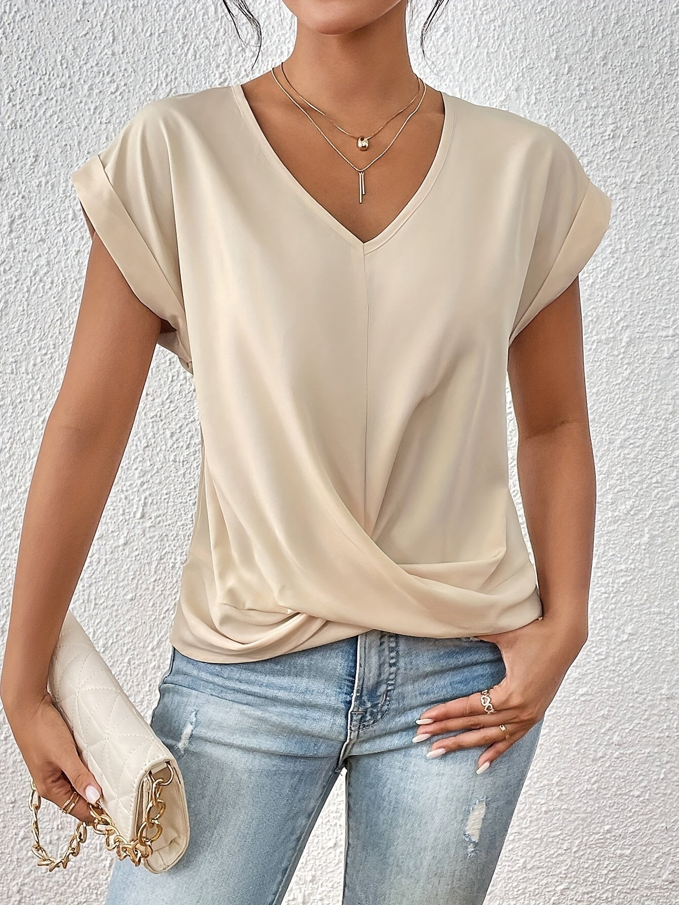 Women's Twisted Hem V-Neck Blouse