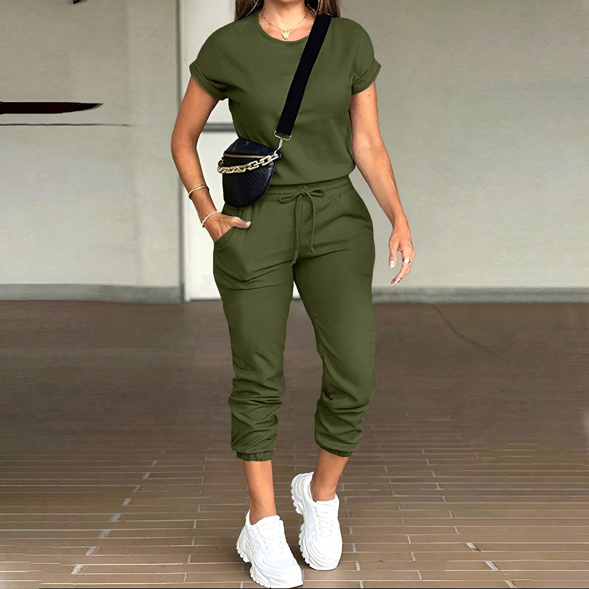 Solid color crew neck top and multi-pocket pants set
