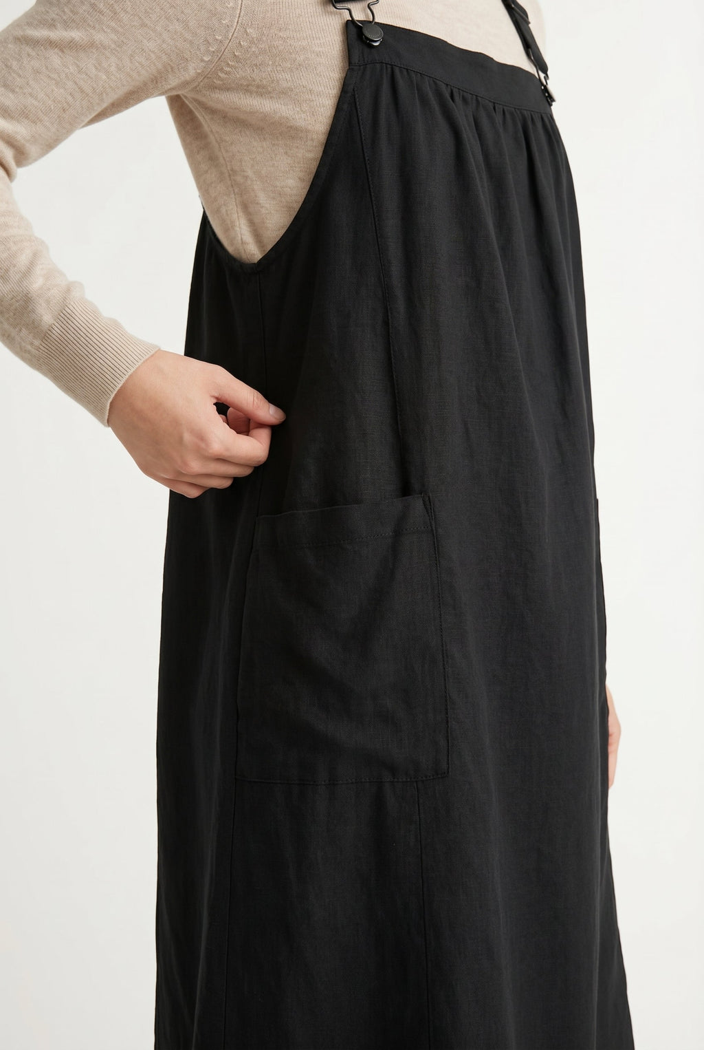 Elara Pinafore