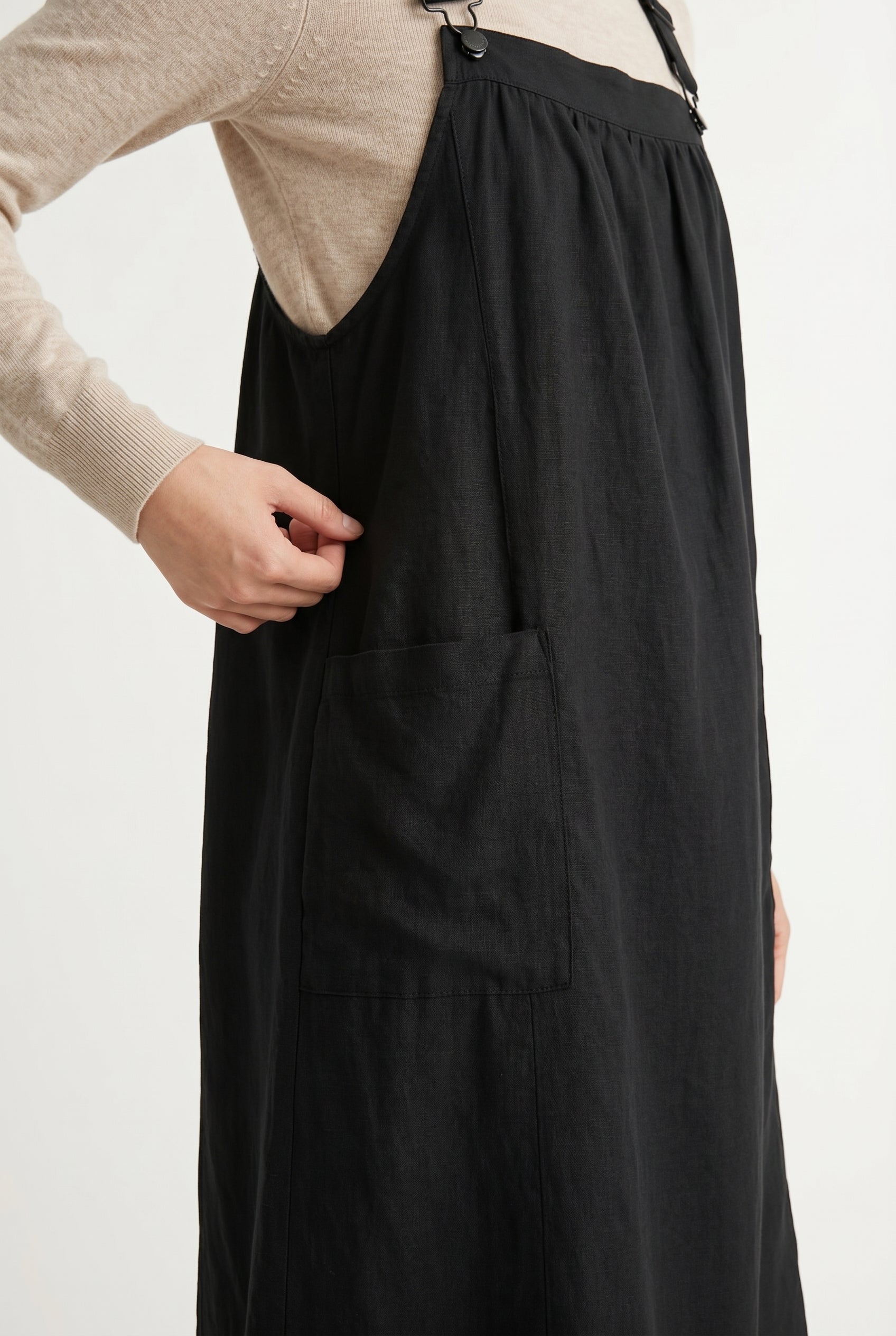 Elara Pinafore