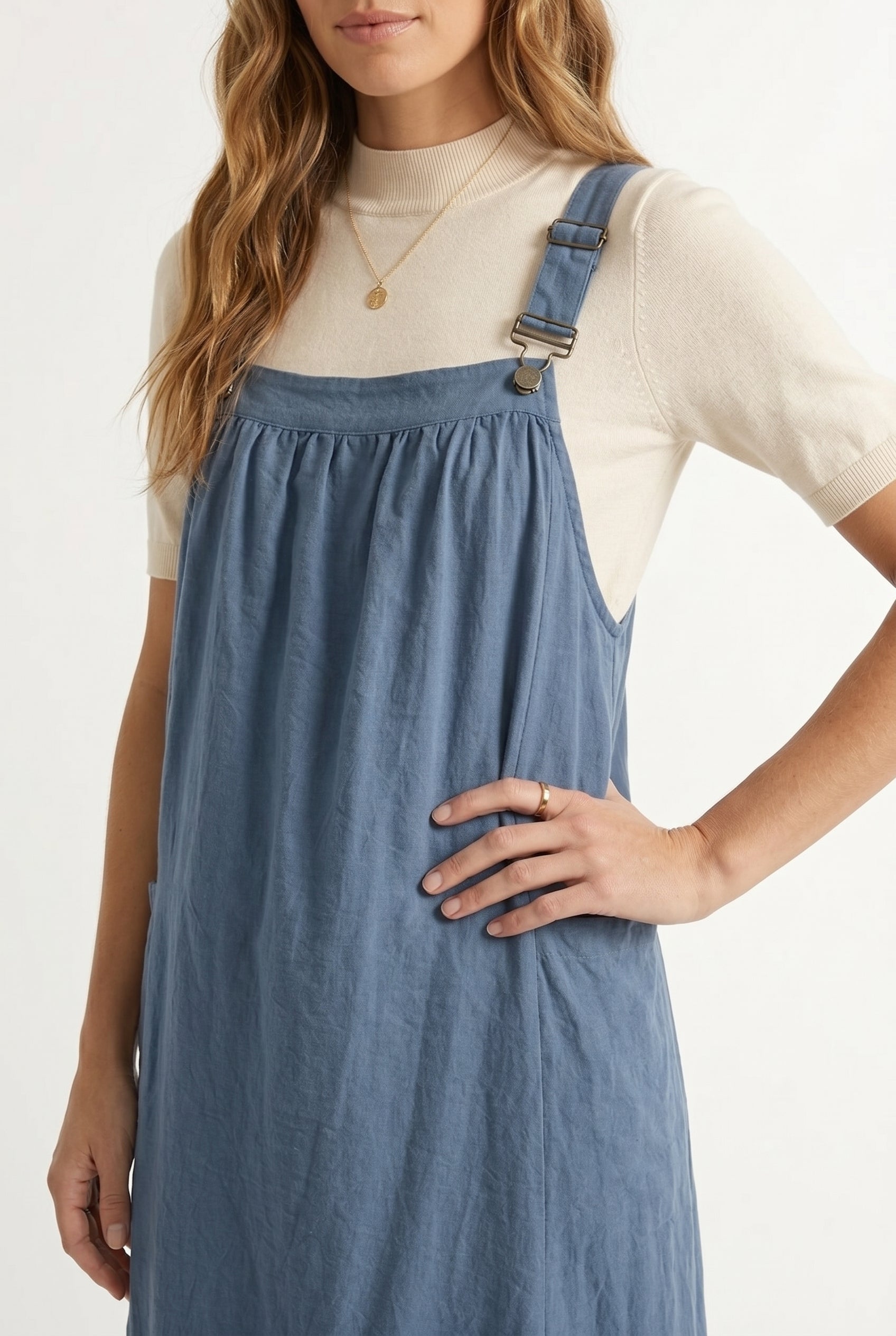 Elara Pinafore