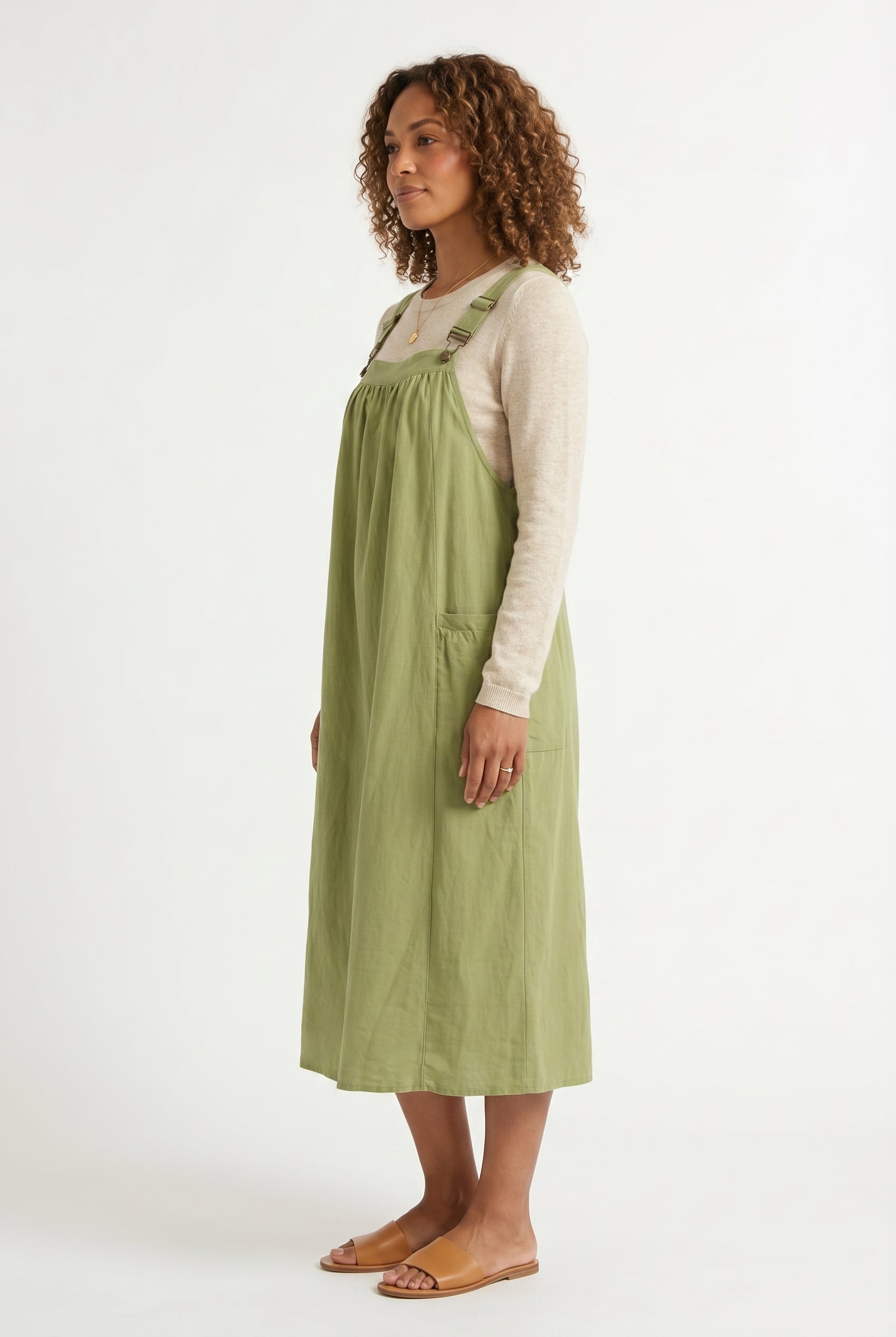 Elara Pinafore