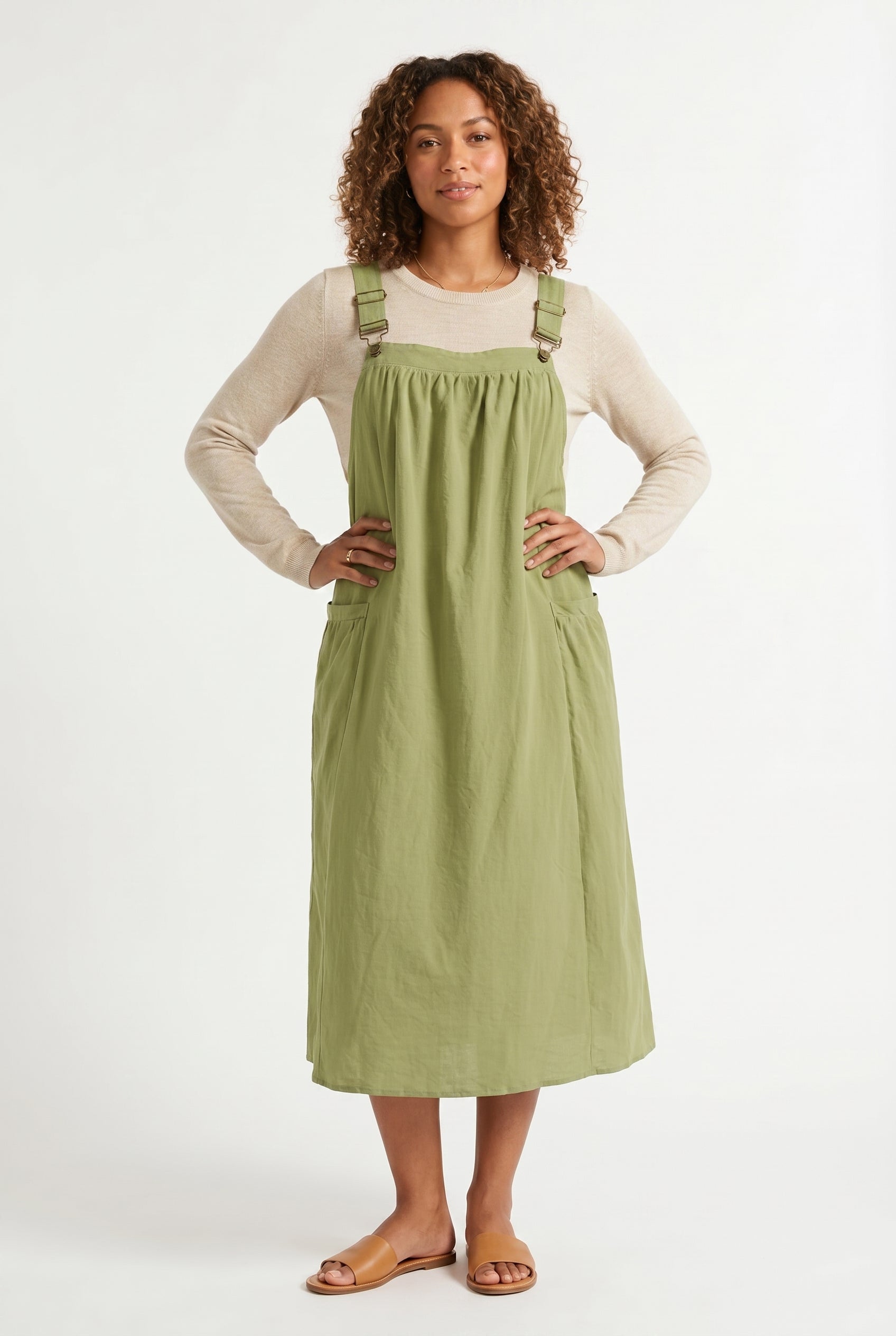 Elara Pinafore