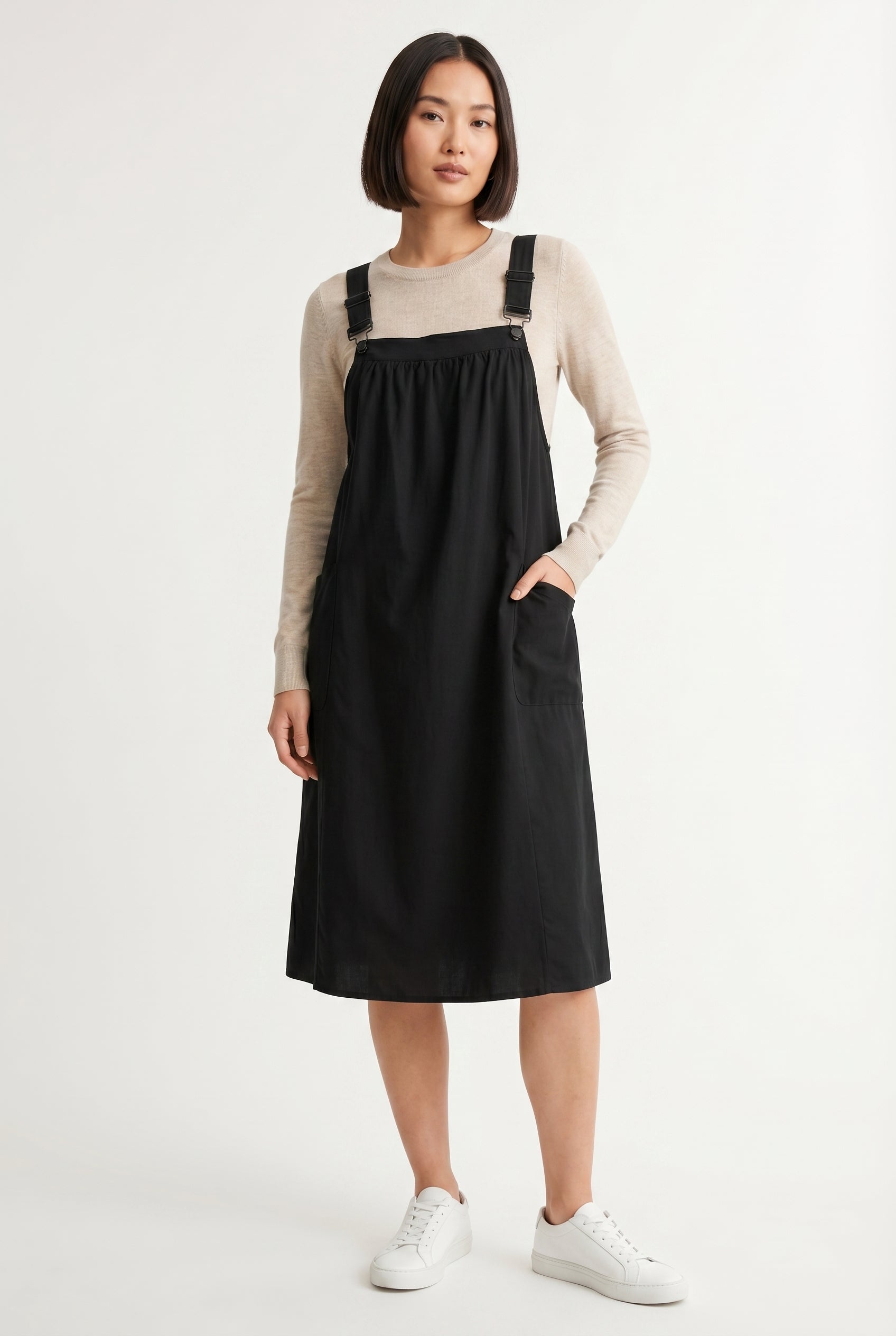 Elara Pinafore