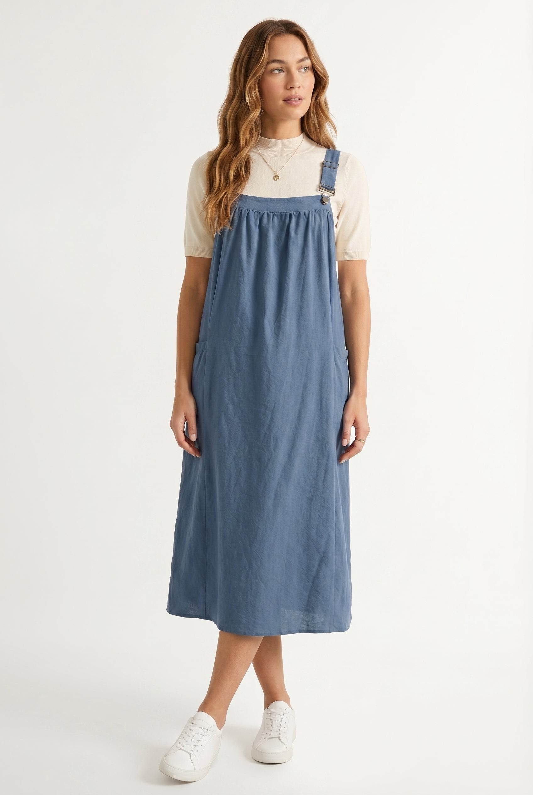 Elara Pinafore