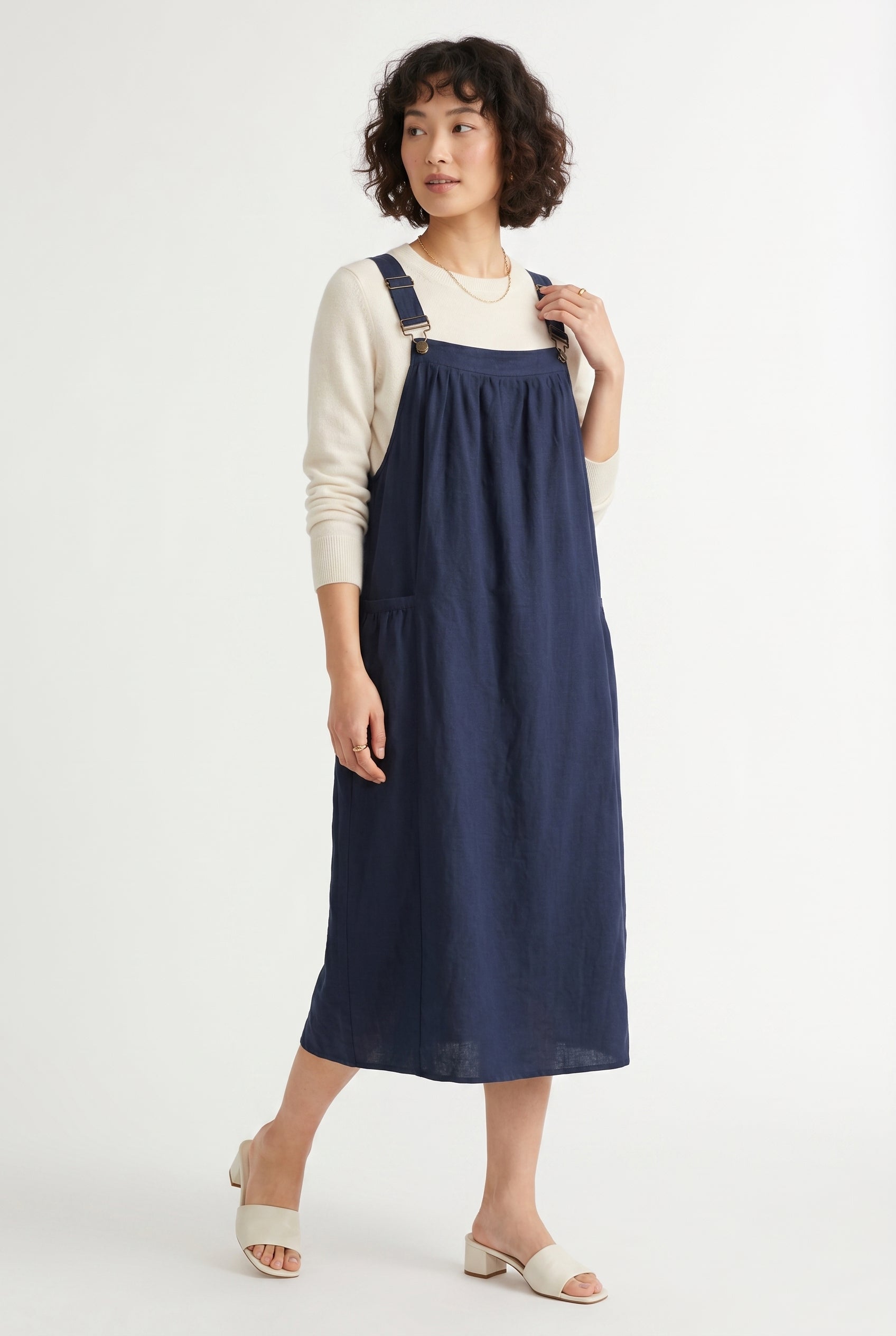 Elara Pinafore