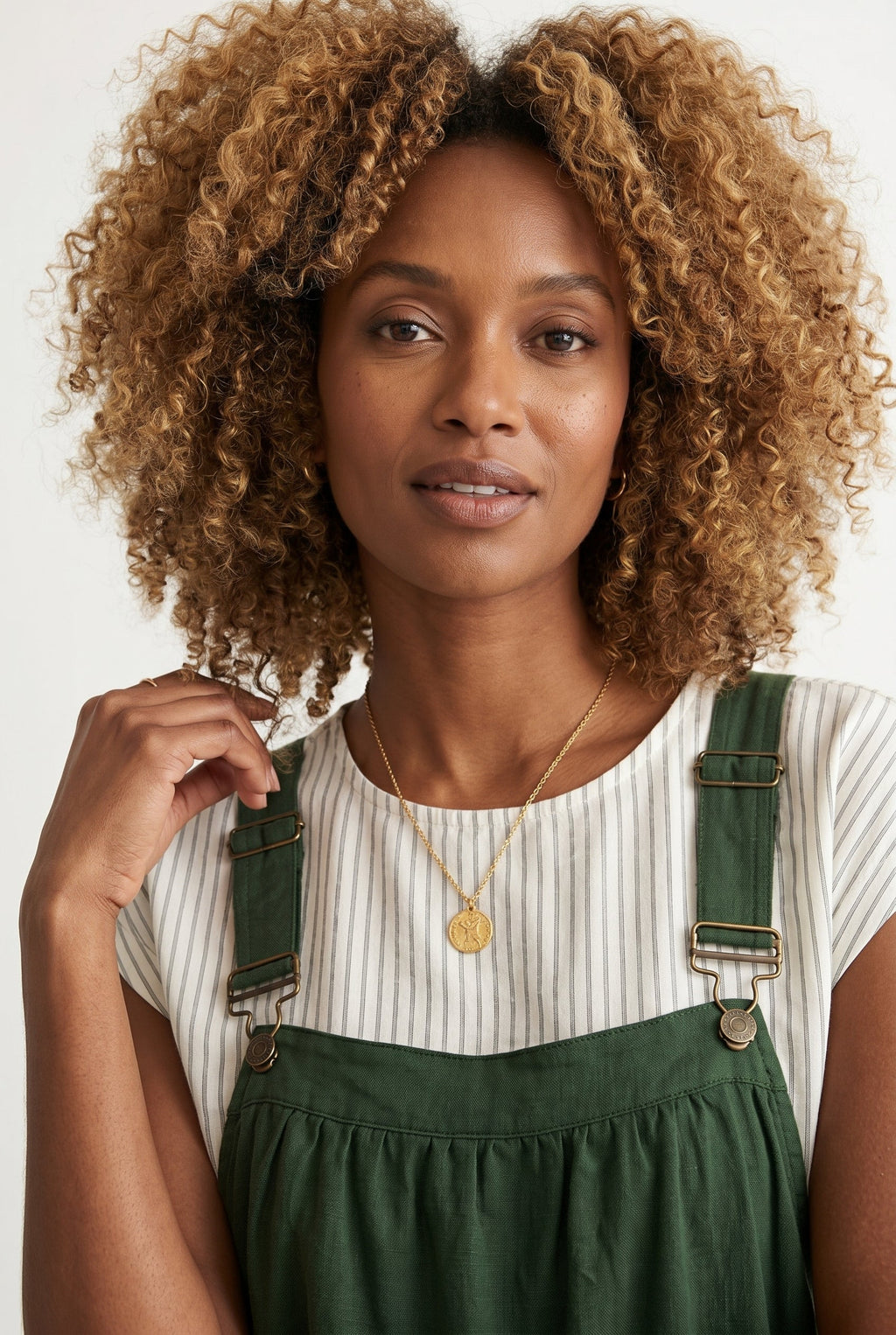 Elara Pinafore