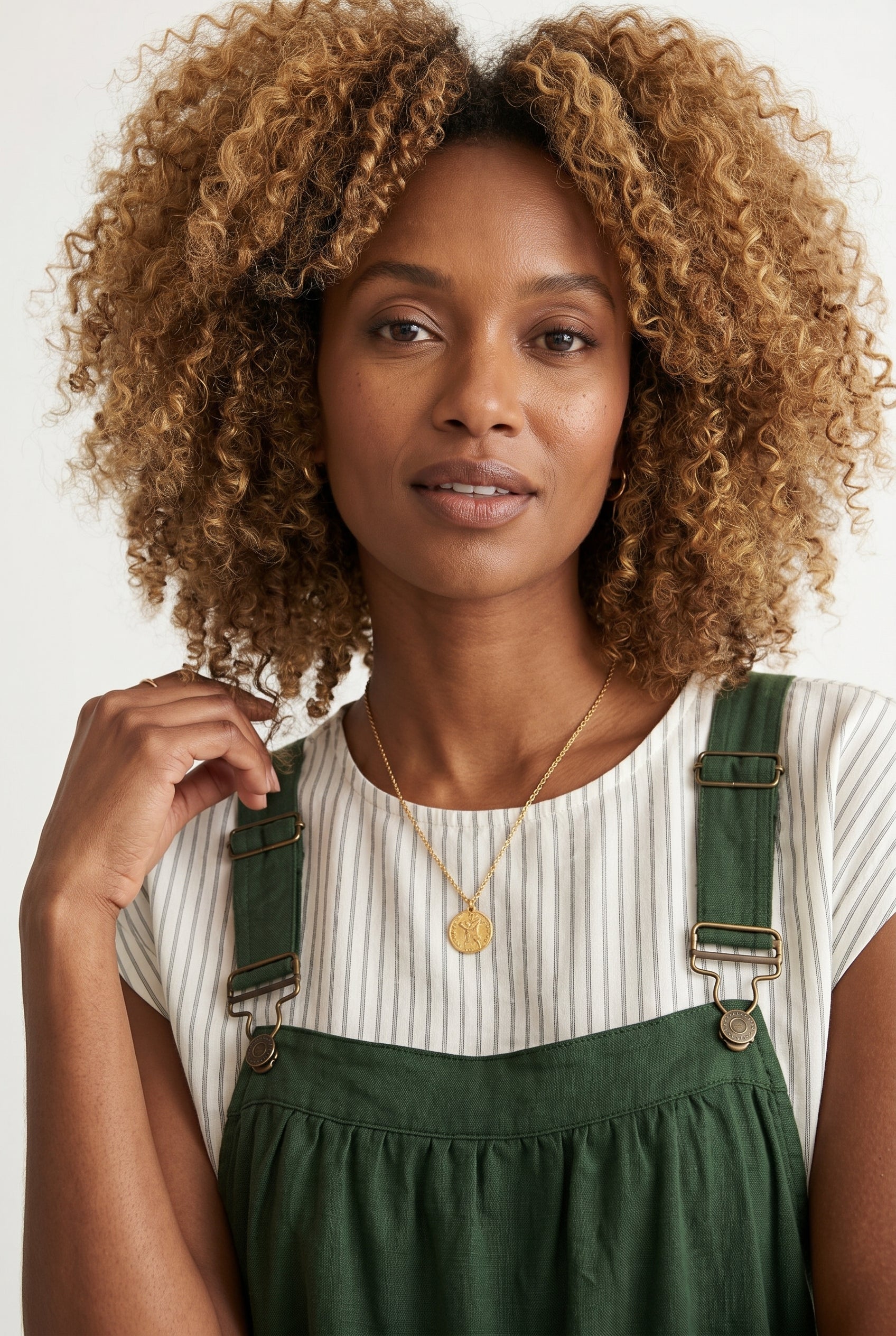 Elara Pinafore
